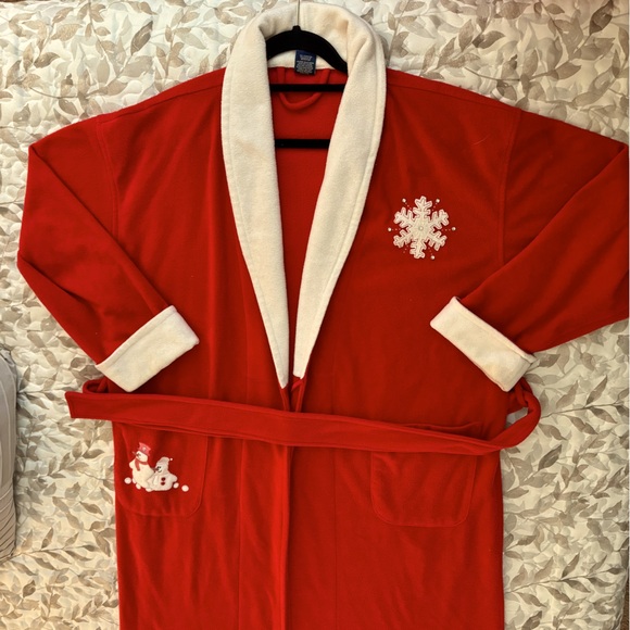 Red fleece Robe with White Collar & Snowflake/Snowman Design - Lrg - Picture 7 of 10